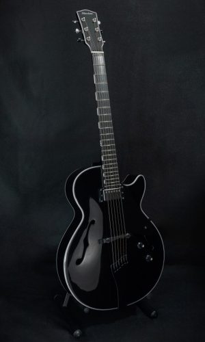 #fibertoneguitars #carbonfiberguitar #boutiqueguitars #handmadeguitars #customguitar #highendguitars #highgloss #photography #15inchguitar #carbonfiberarchtopguitar #electricguitar